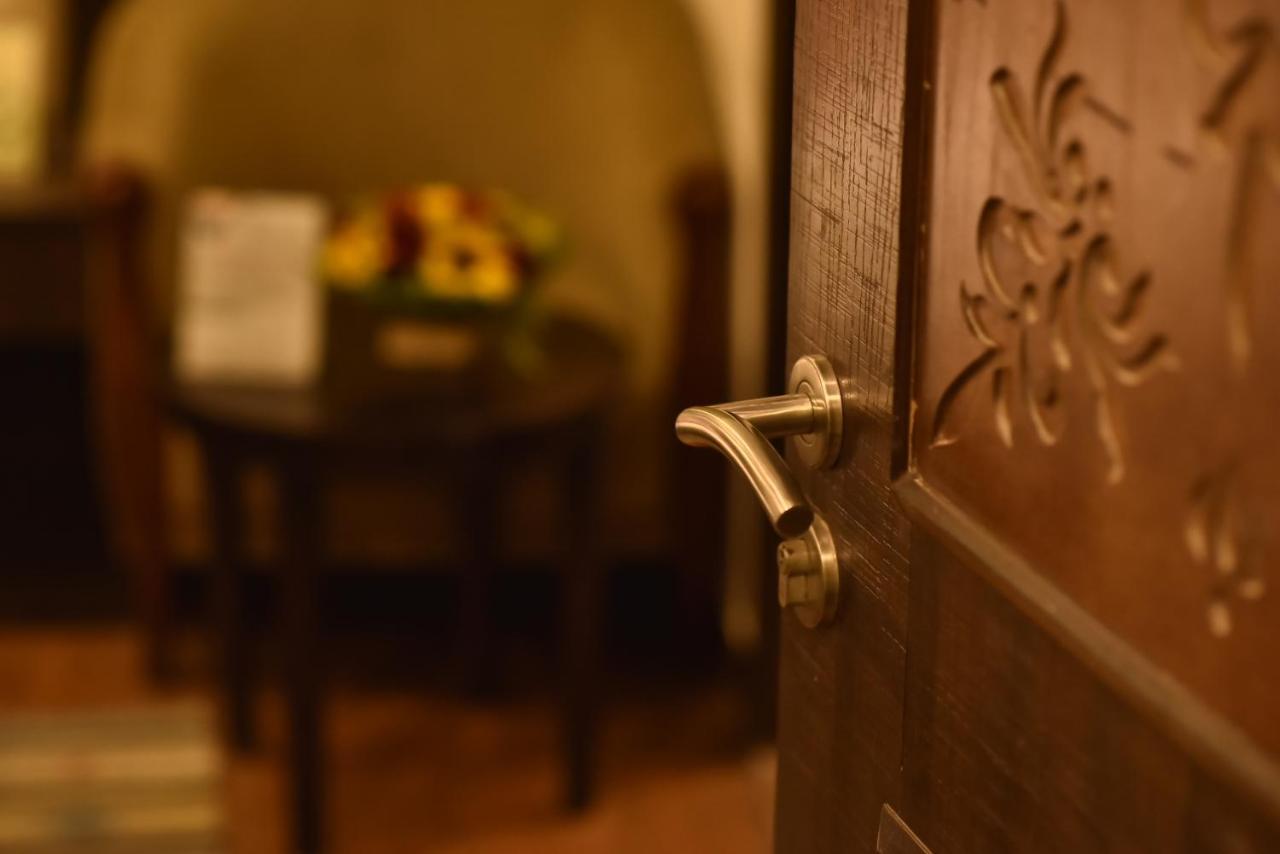 Casa Broadway-A Boutique Hotel コルカタ エクステリア 写真